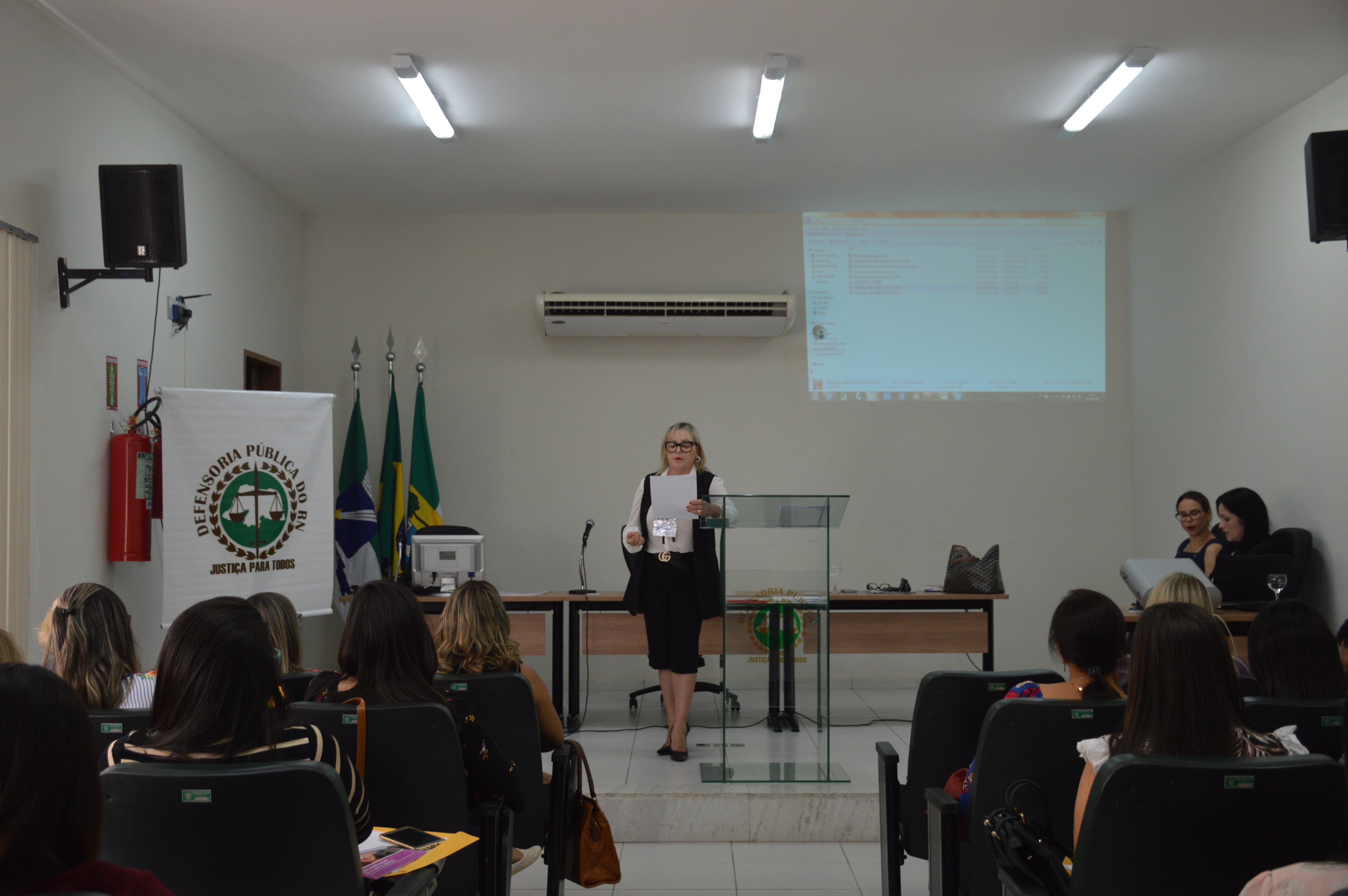 DPE/RN oferece capacitação para membros do projeto “Maria da Penha vai à Escola”