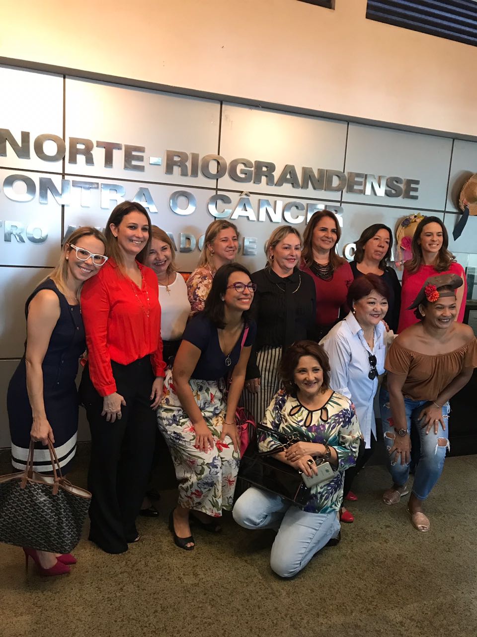 Projeto "Mulher Viver com Dignidade" realiza ação social na Liga Contra o Câncer