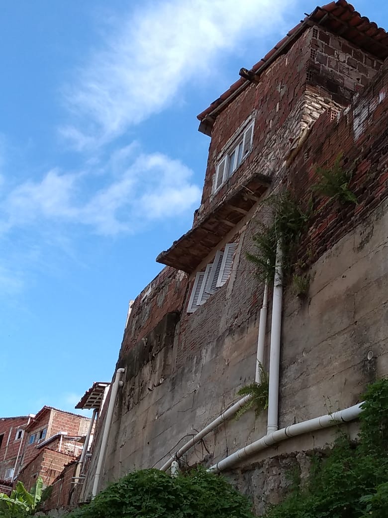 Perícia judicial deverá analisar situação de muro de contenção em Mãe Luiza