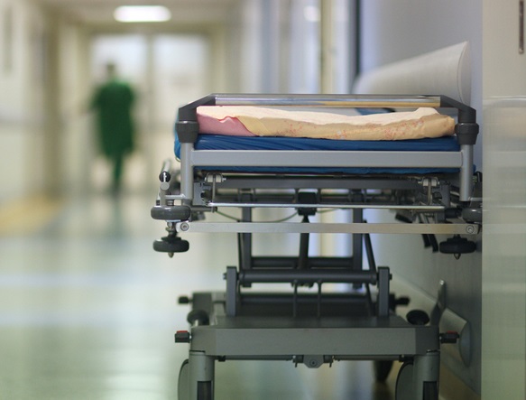 Estado deve indenizar em R$ 50 mil viúva de paciente que veio a óbito após espera por vaga de UTI