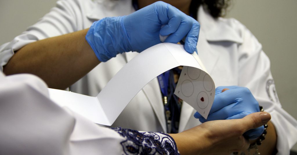 Estado deve custear exames de DNA em processos de pessoas com renda de até um salário mínimo