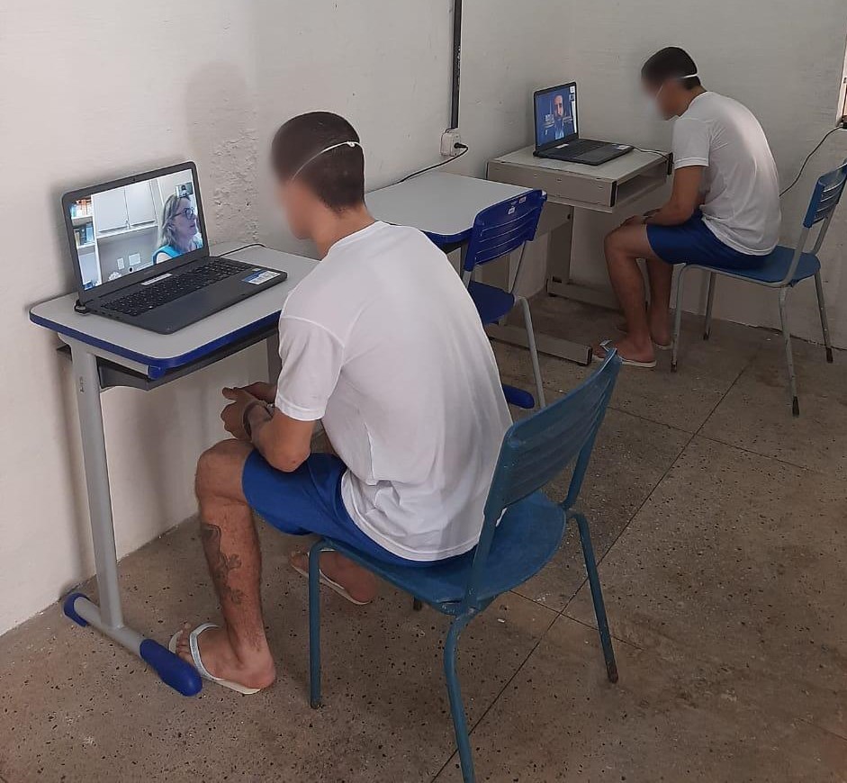 O trabalho segue até o dia 05 de março, em formato presencial e virtual, percorrendo as cinco unidades prisionais que mais abrigam presos provisórios da região.