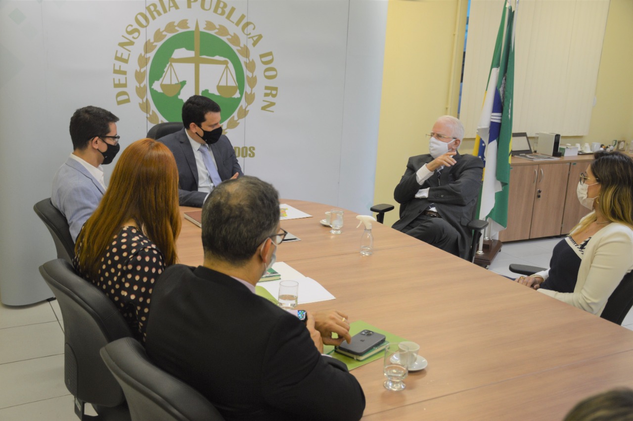 Defensoria Pública do RN recebe visita do presidente do TRE/RN